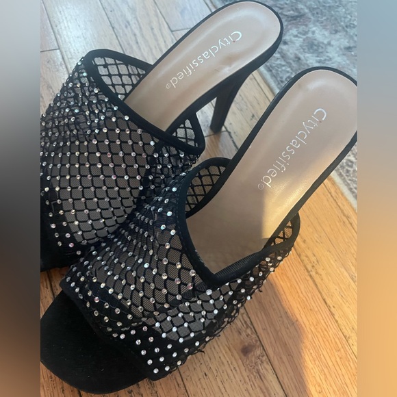 Crystal-Embellished Black Heels - Picture 1 of 3